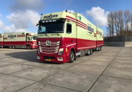 Nieuwe Mercedes-Benz Actros-L2748 afgeleverd door Gomes